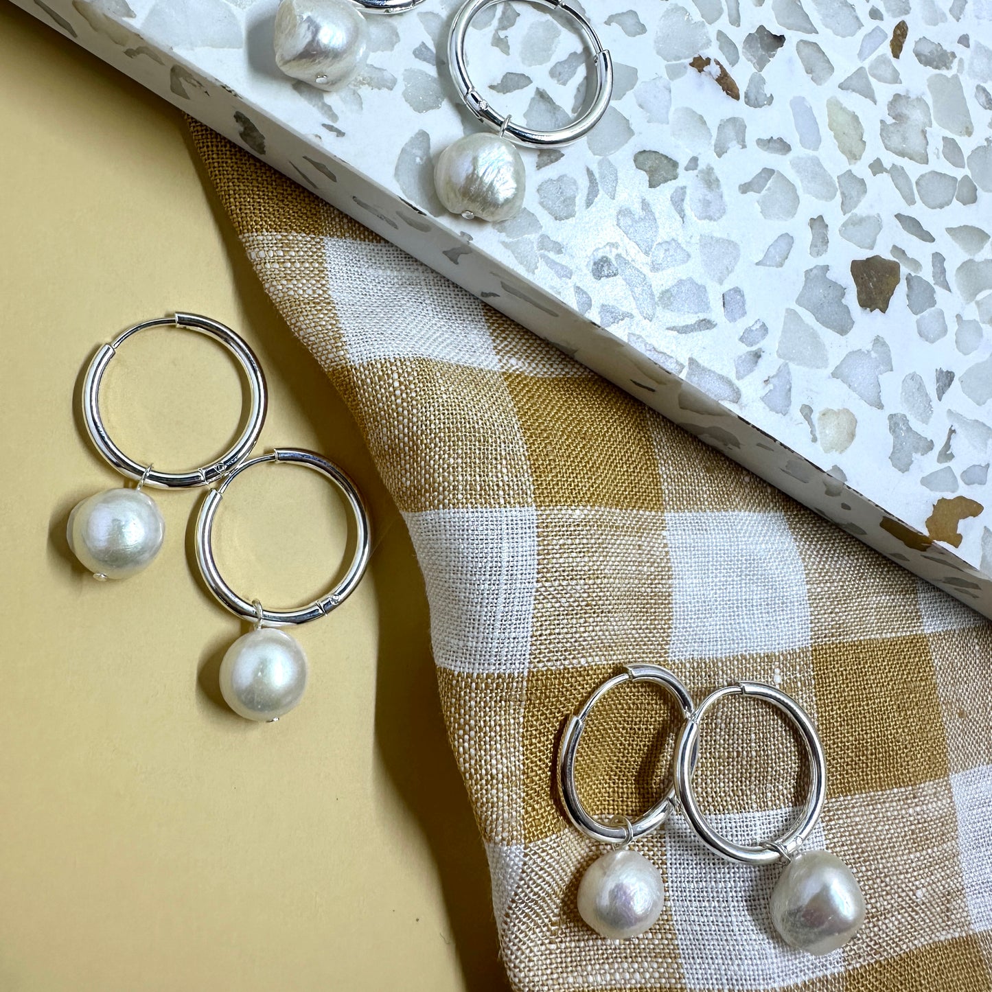 PEARL | SILVER | ROUND HOOPS