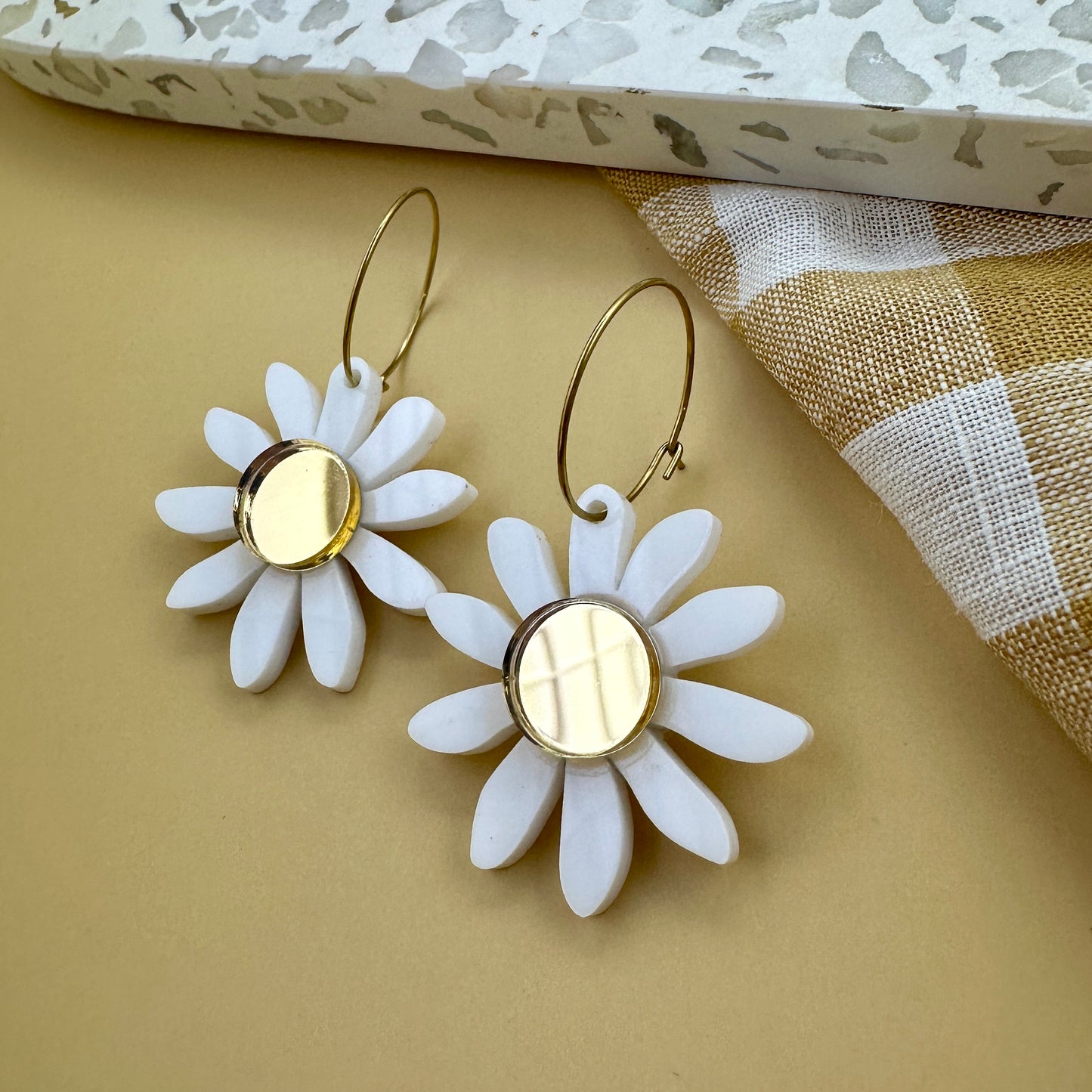 DAISY HOOPS | WHITE