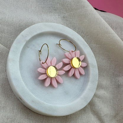 DAISY HOOPS | PINK