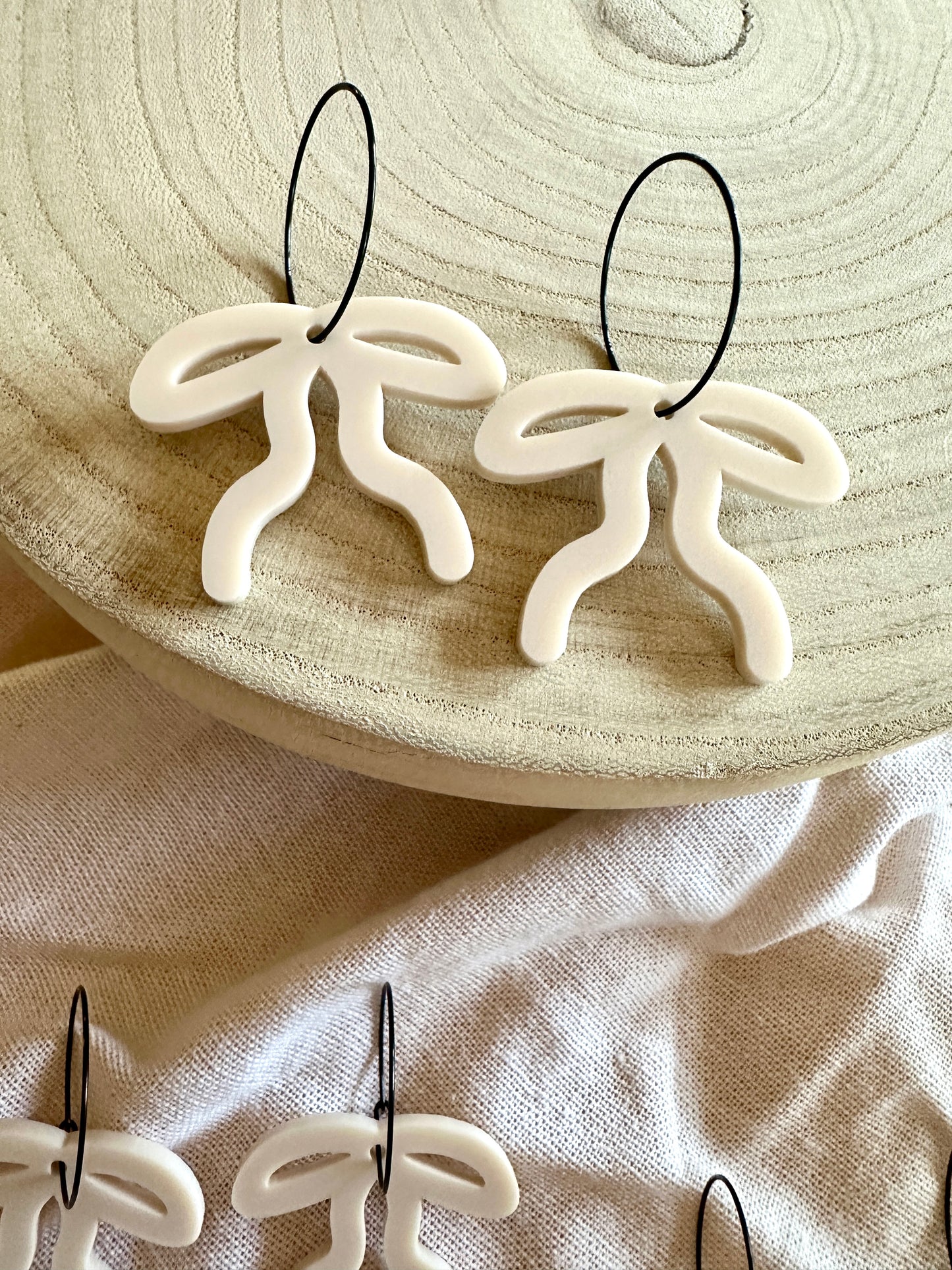 BOWS | HOOPS | LINEN